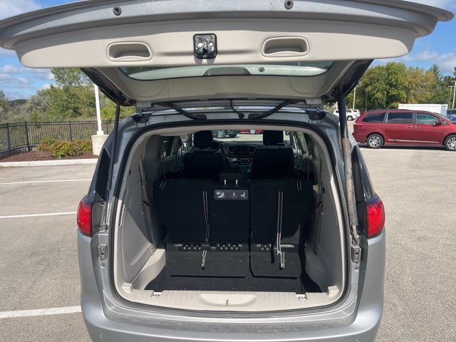 2020 Chrysler Pacifica Touring L photo 14