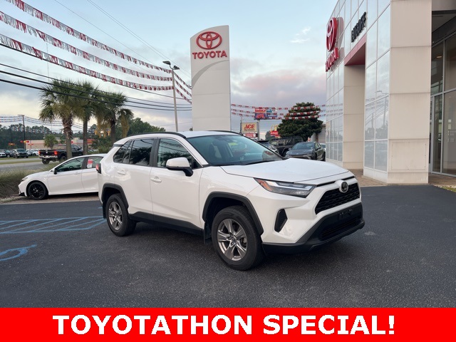 2023 Toyota RAV4 XLE's photo