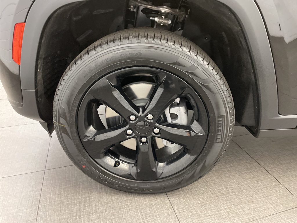 2025 Jeep Grand Cherokee Limited photo 7