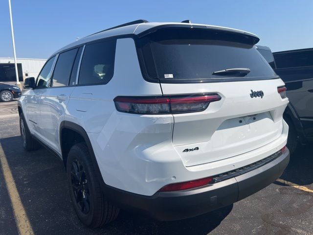 2025 Jeep Grand Cherokee Laredo Altitude photo 3