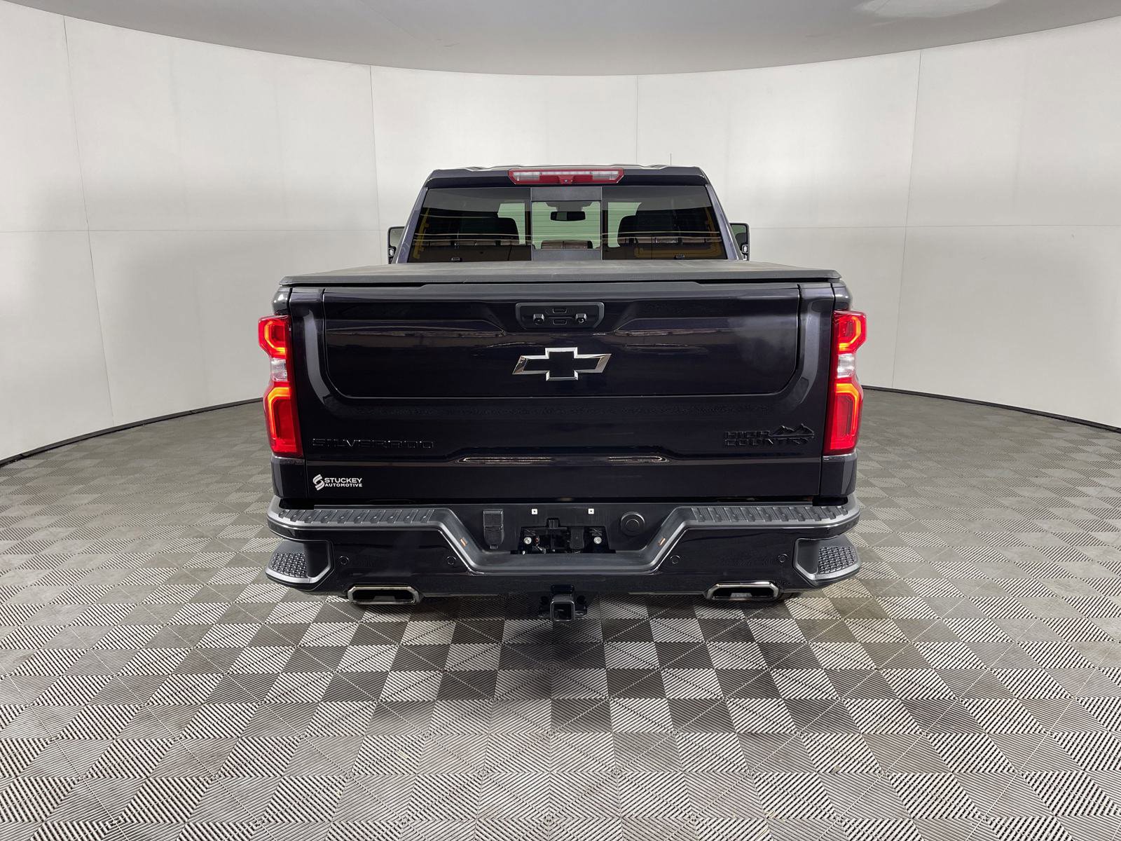 2024 Chevrolet Silverado 1500 High Country photo 3