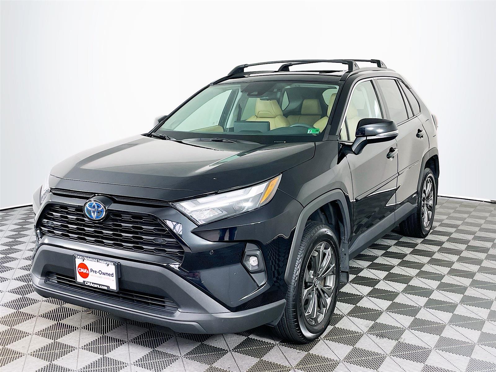 2024 Toyota RAV4 Hybrid XLE Premium photo 3