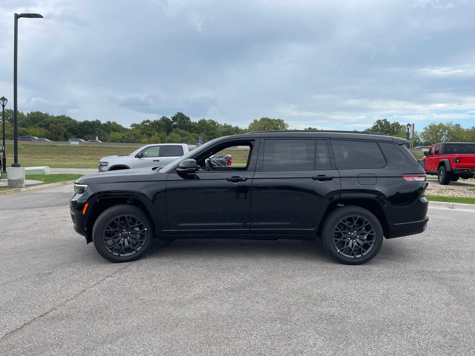 2025 Jeep Grand Cherokee L Summit Reserve photo 4