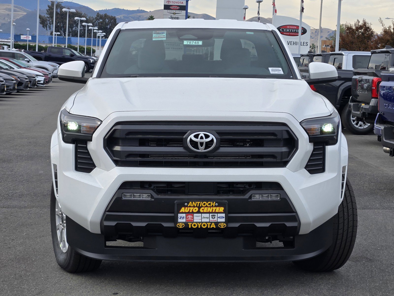 2025 Toyota Tacoma SR5 Double Cab photo 2