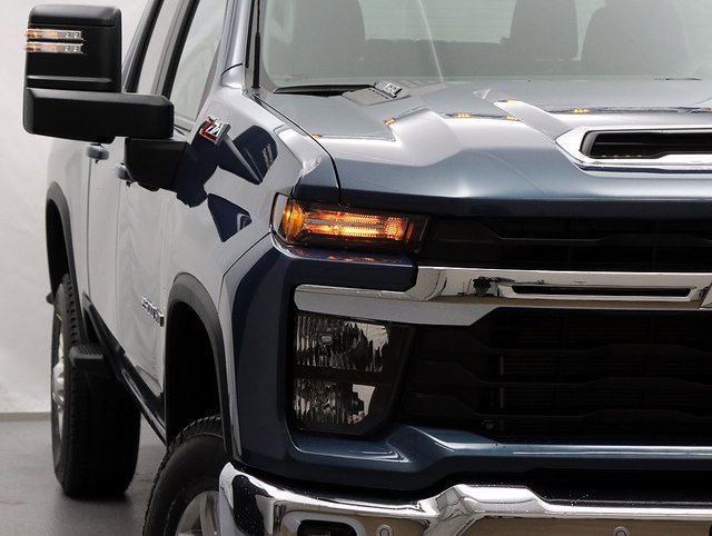 2025 Chevrolet Silverado 2500HD LT photo 4