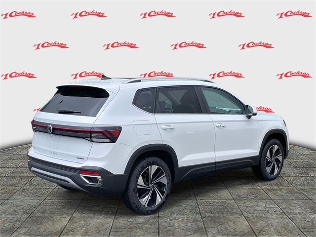 2025 Volkswagen Taos SE photo 2