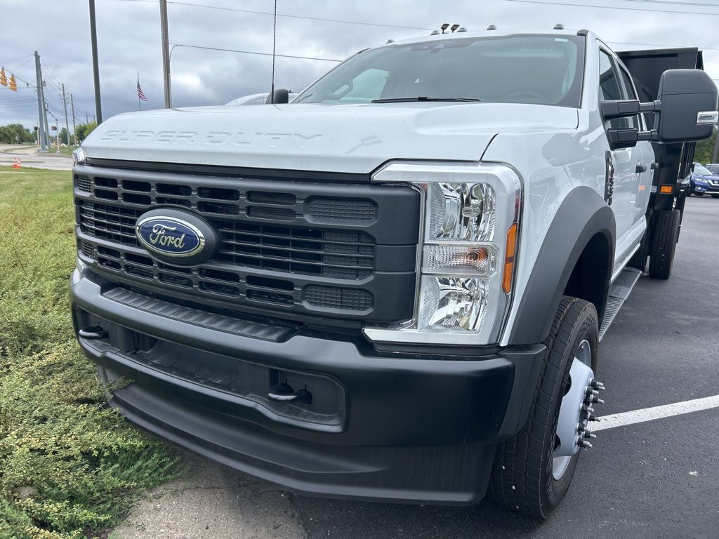 2025 Ford F-550 Super Duty Chassis Cab XL's photo