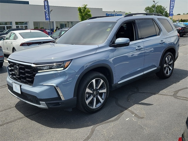 2025 Honda Pilot Touring photo 3