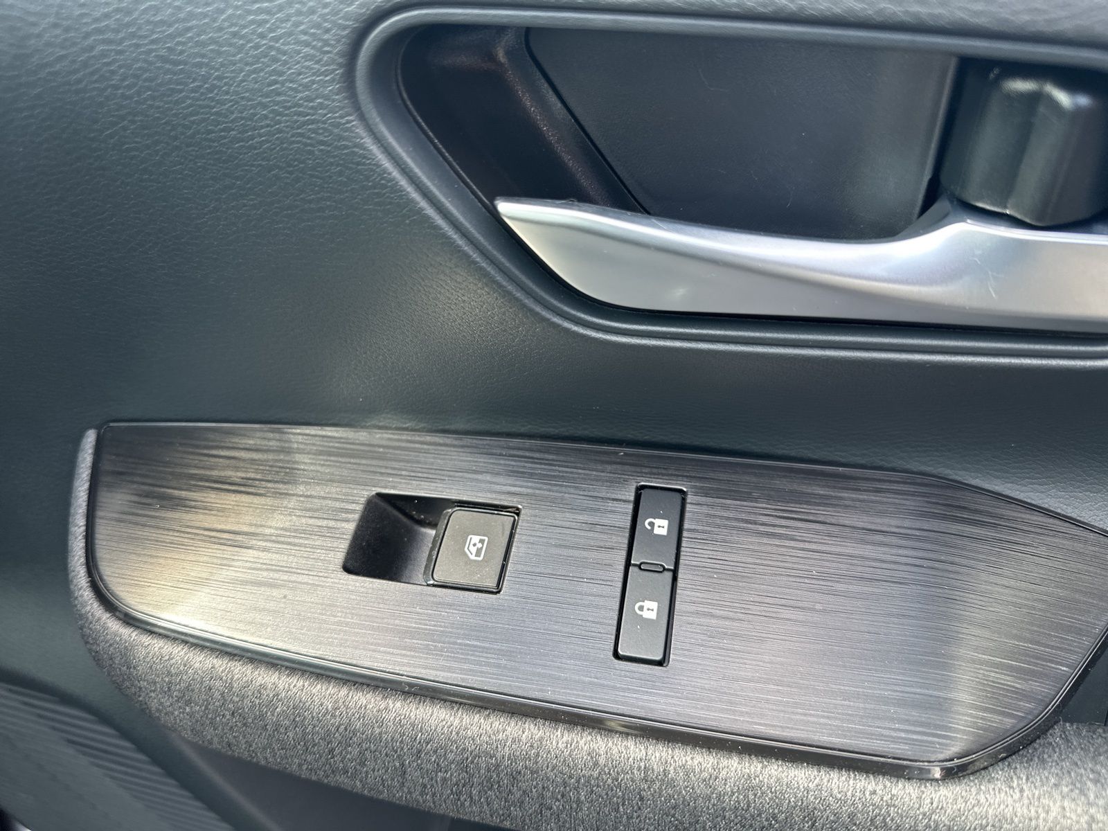 2025 Nissan Kicks SV photo 36