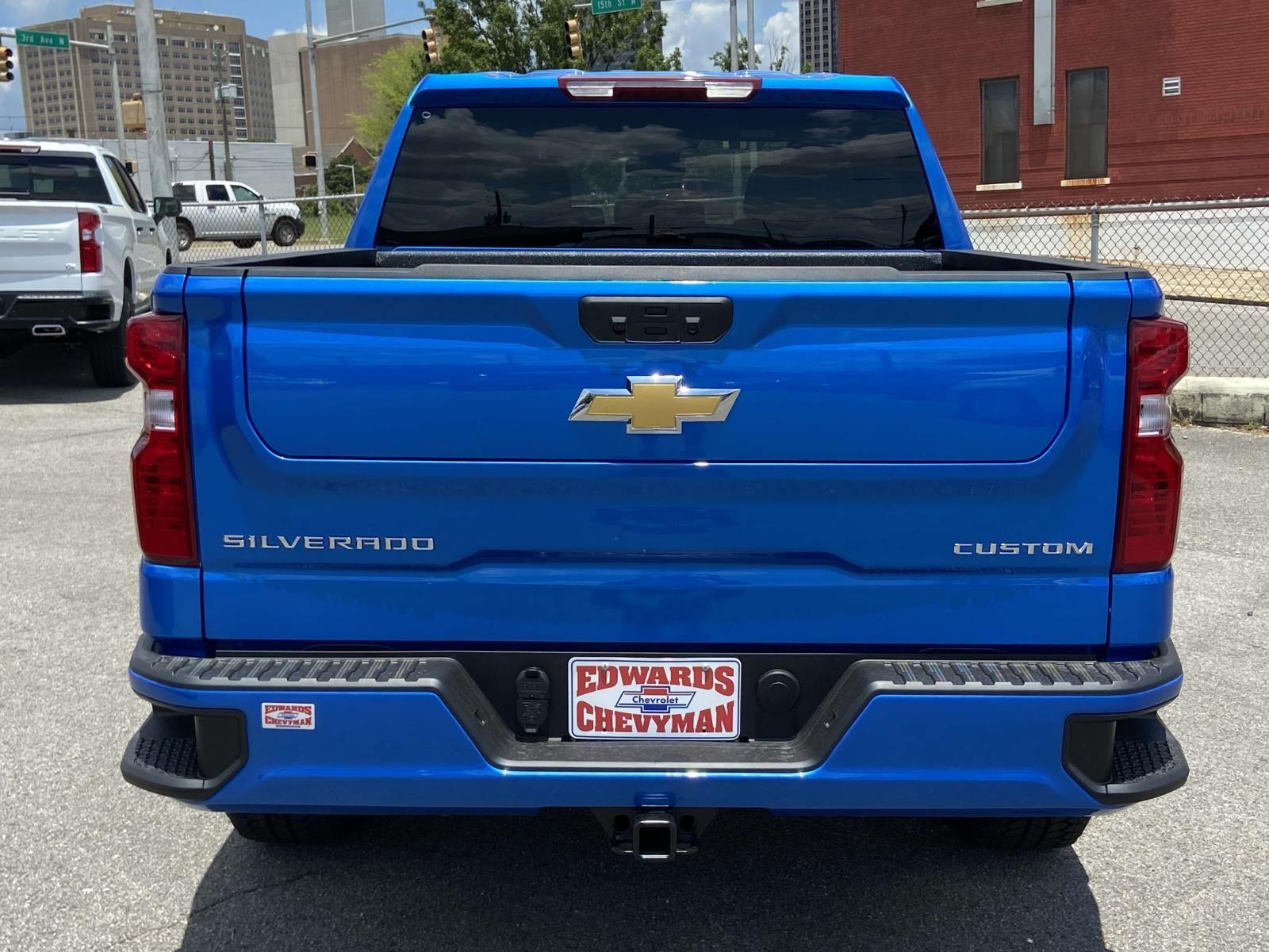 2025 Chevrolet Silverado 1500 Custom photo 3