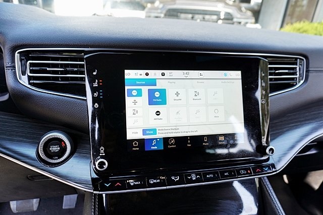 2023 Jeep Wagoneer L Series II photo 25