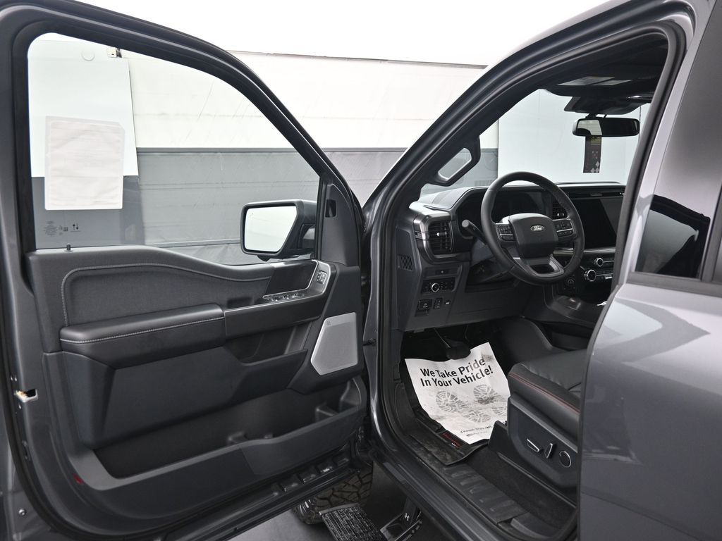 2025 Ford F-150 Lariat photo 7