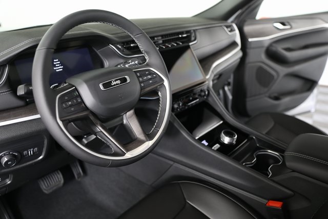 2025 Jeep Grand Cherokee Limited photo 11