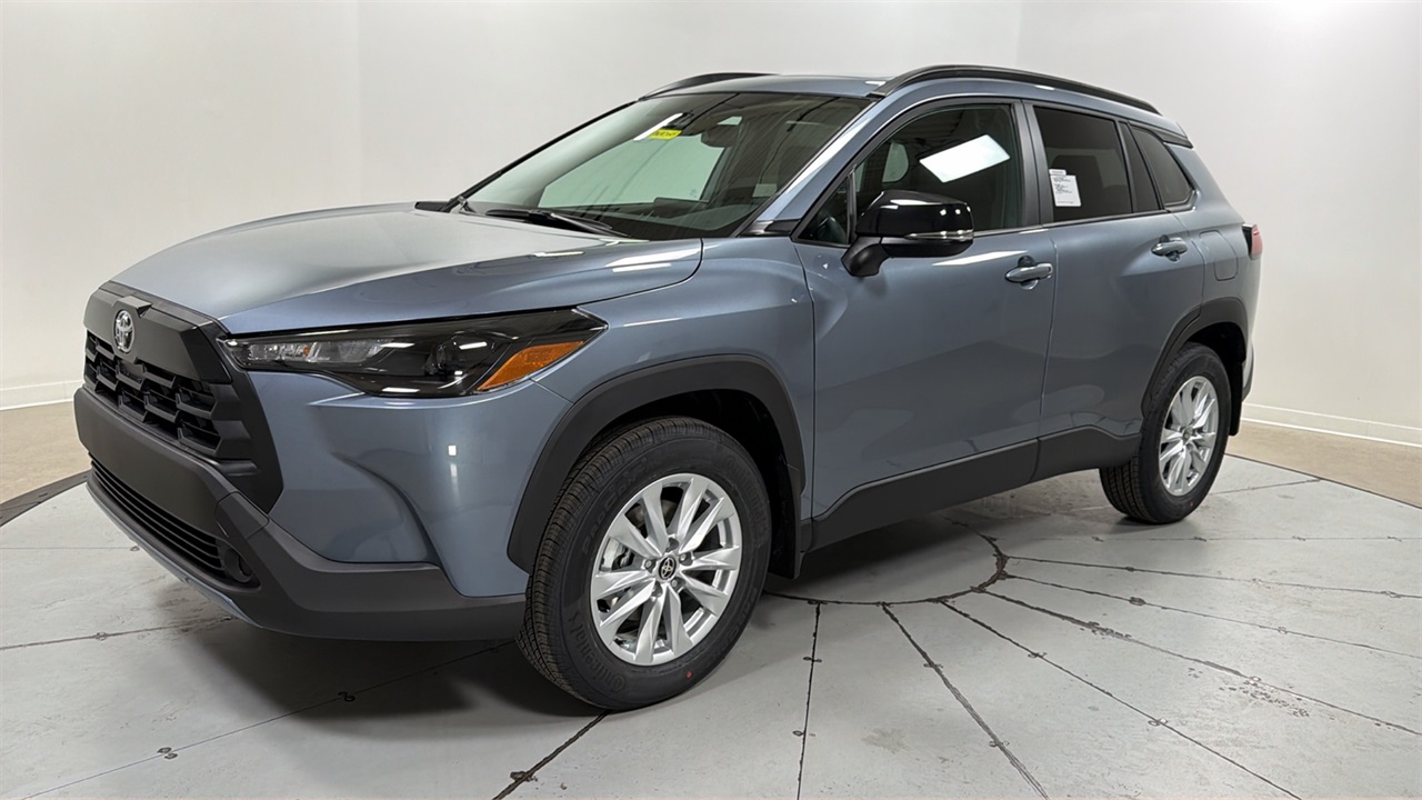 2026 Toyota Corolla Cross LE's photo