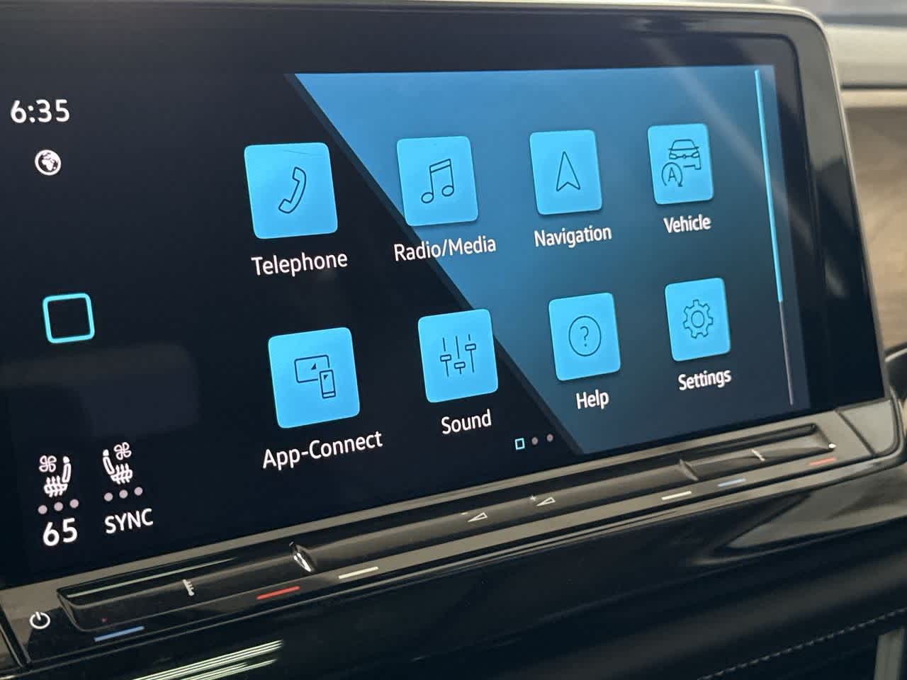 2024 Volkswagen Atlas SE Technology photo 15