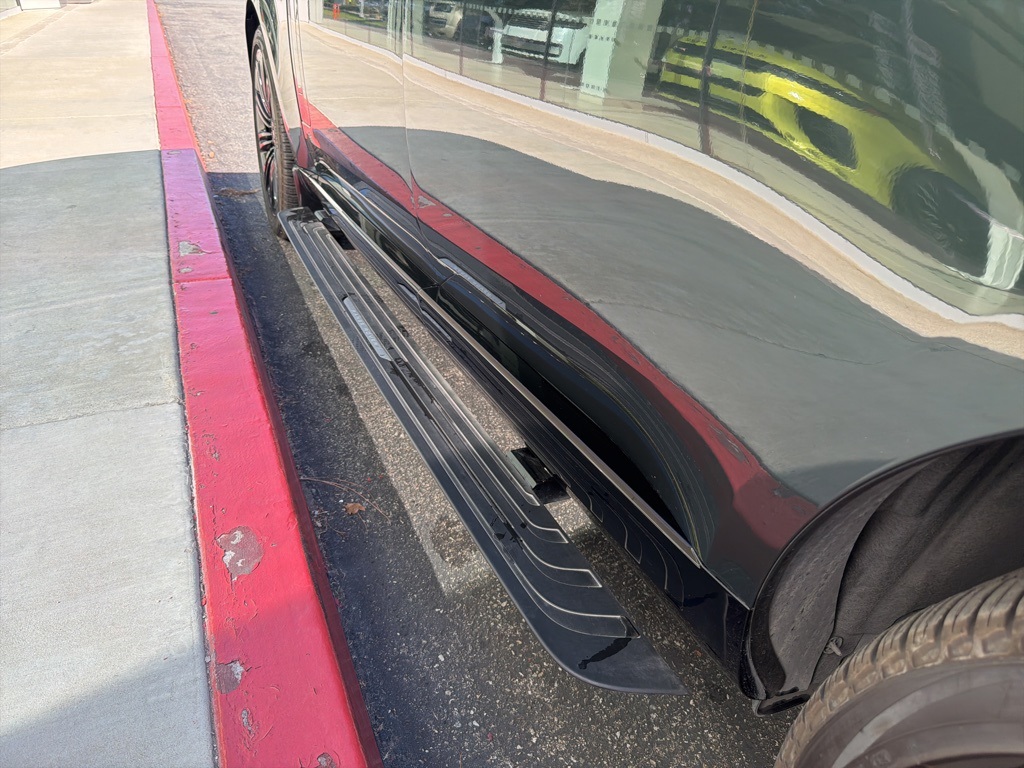 2024 Land Rover Range Rover SE photo 3