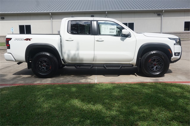 2026 Nissan Frontier PRO-4X photo 3