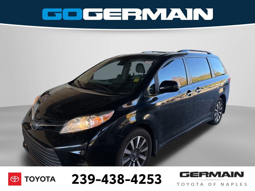 2018 Toyota Sienna XLE's photo