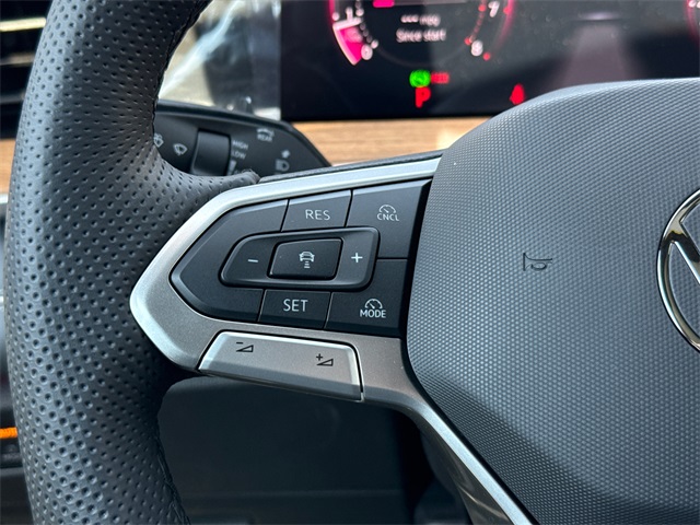 2025 Volkswagen Tiguan SEL R-Line Black photo 25