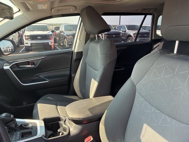 2019 Toyota RAV4 XLE photo 4