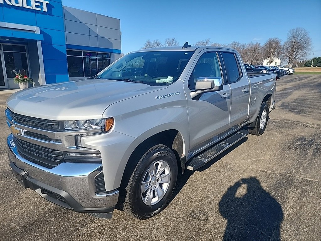 2020 Chevrolet Silverado 1500 LT photo 3