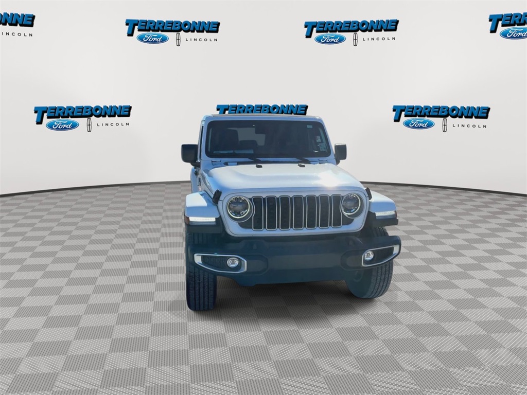 2025 Jeep Wrangler Sahara photo 3