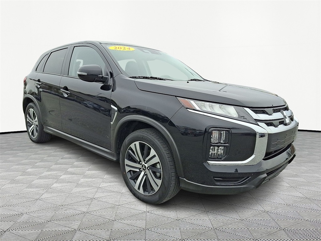 2024 Mitsubishi Outlander Sport SE's photo