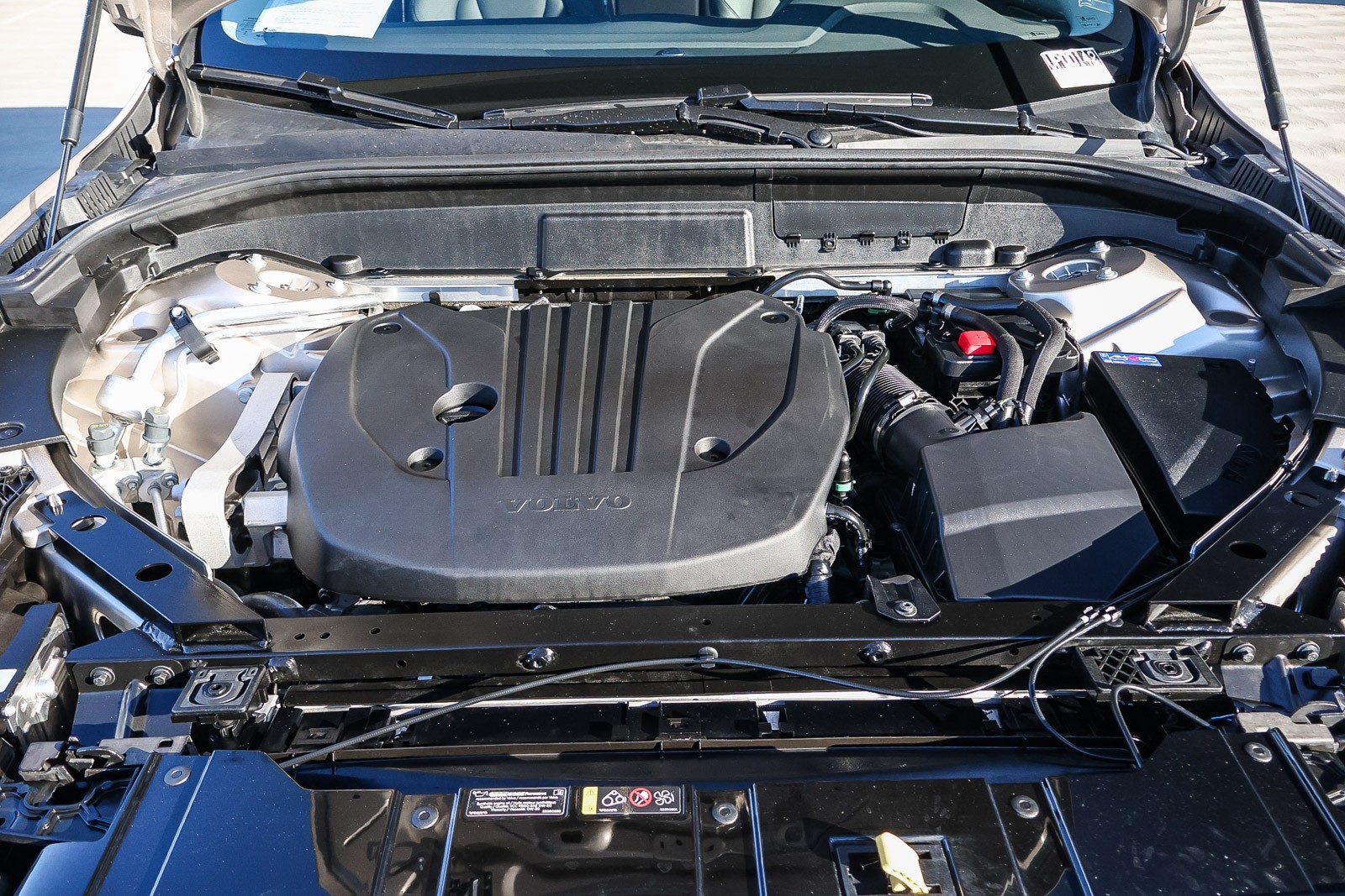2025 Volvo XC60 B5 Plus photo 22