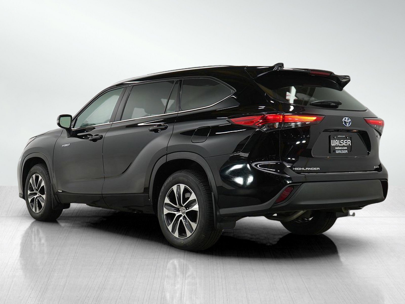 2021 Toyota Highlander Hybrid XLE photo 3