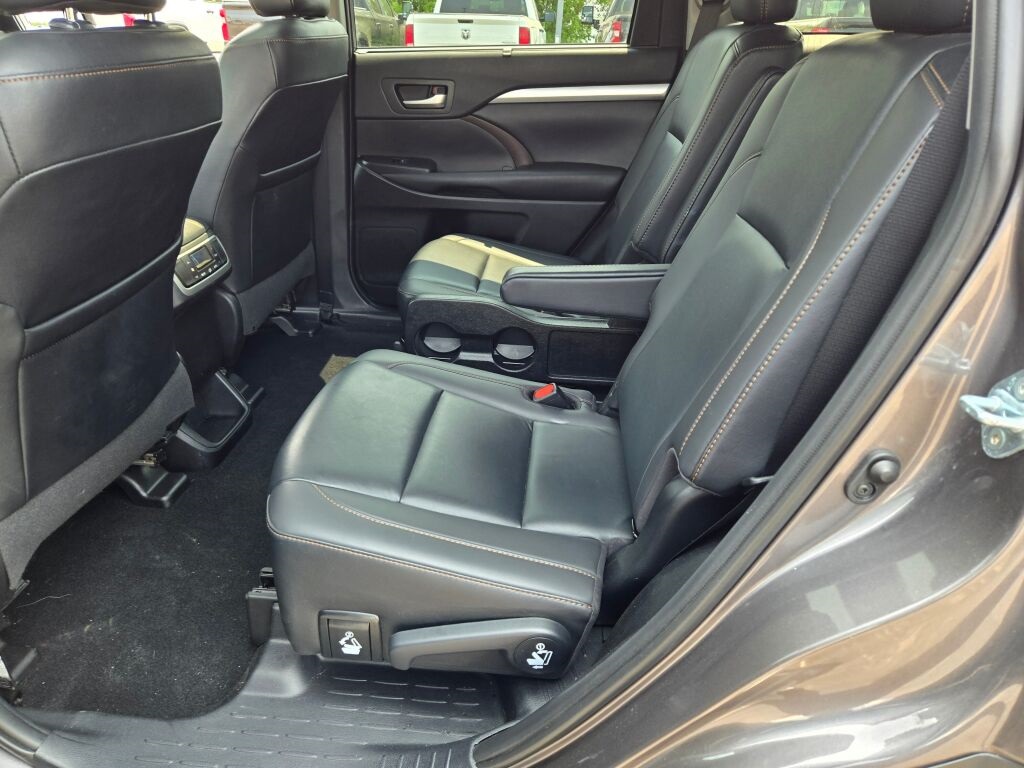 2019 Toyota Highlander XLE photo 16