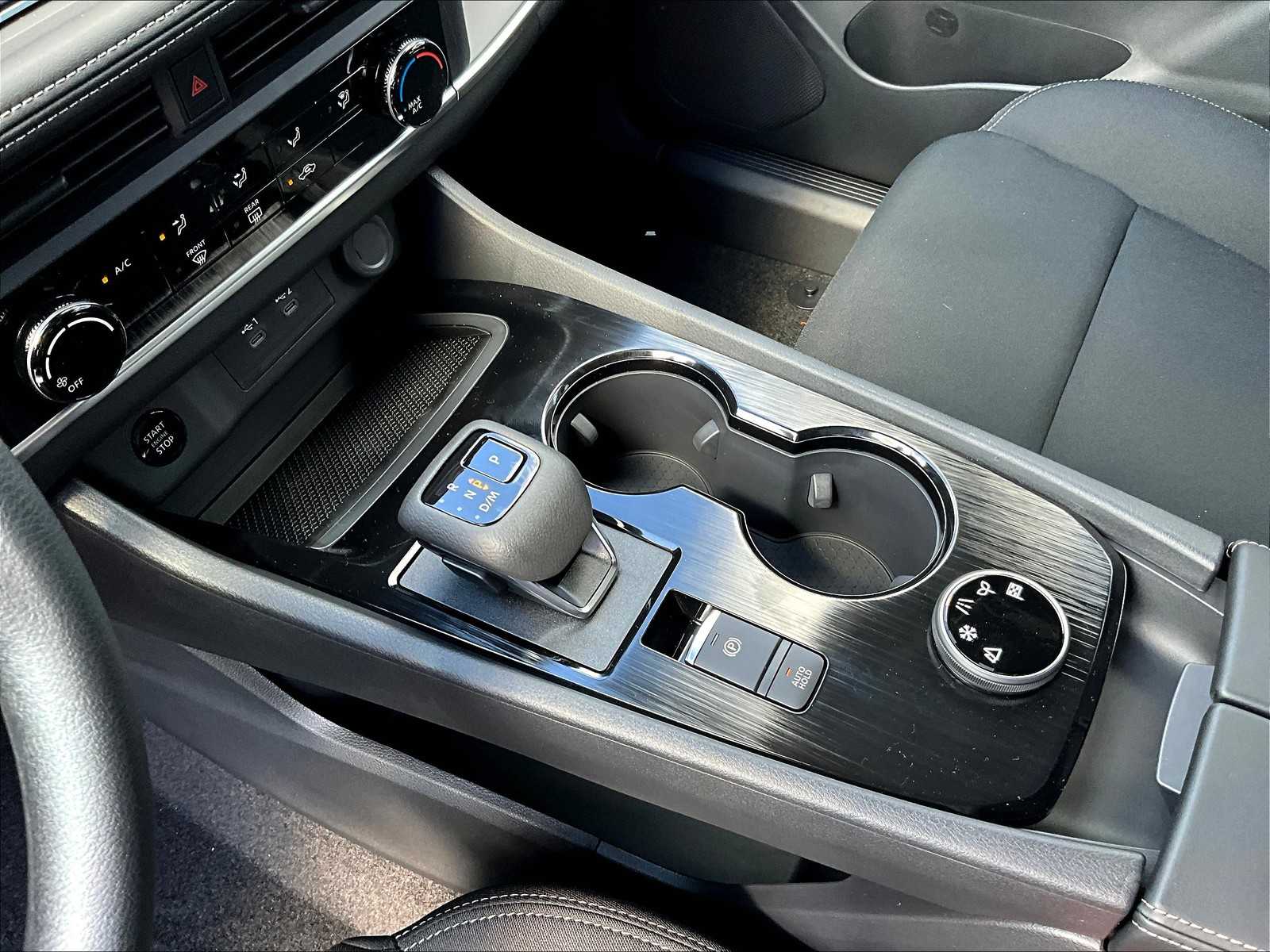 2026 Nissan Rogue S photo 13