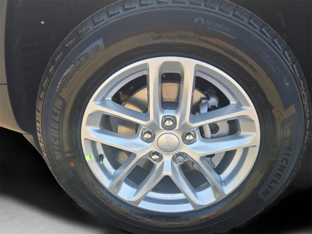 2025 Jeep Grand Cherokee Laredo X photo 23