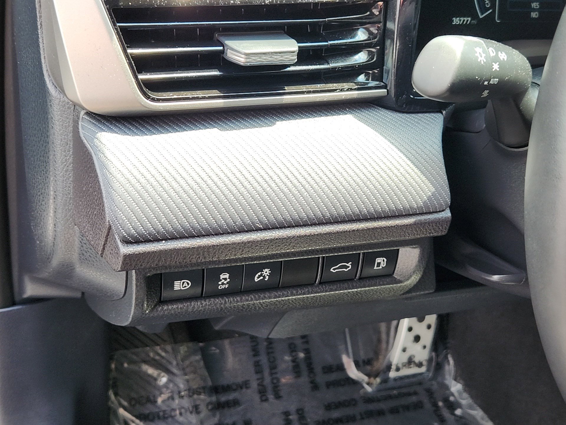 2025 Toyota Camry SE photo 12