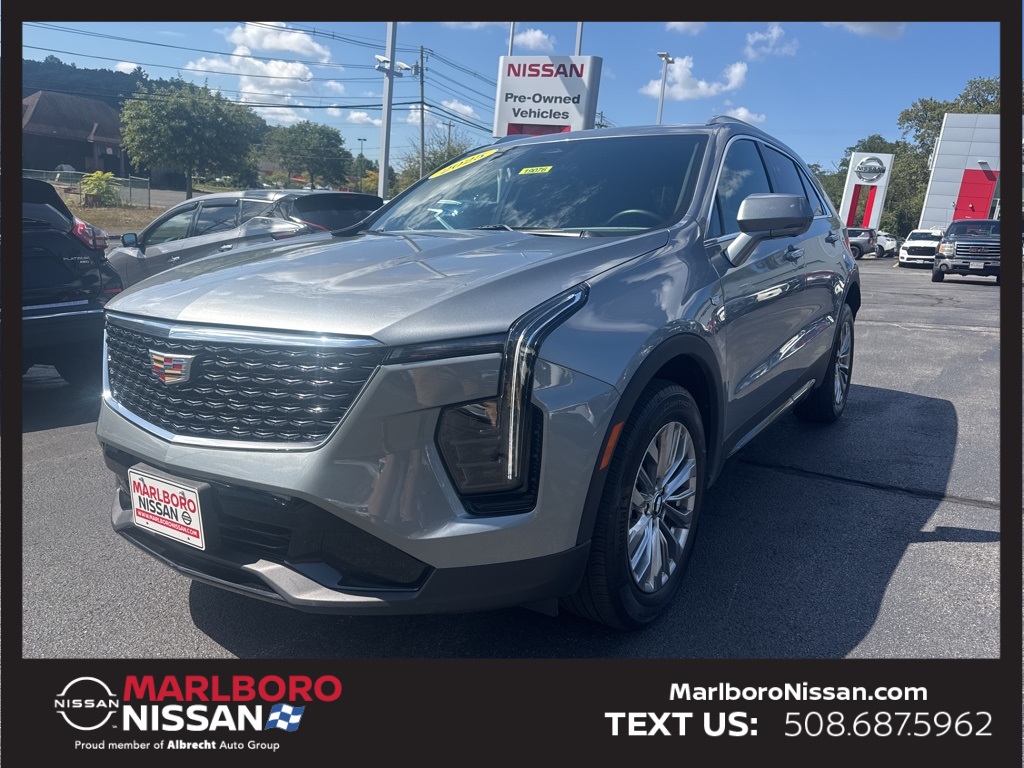2025 Cadillac XT4 Premium Luxury photo 3