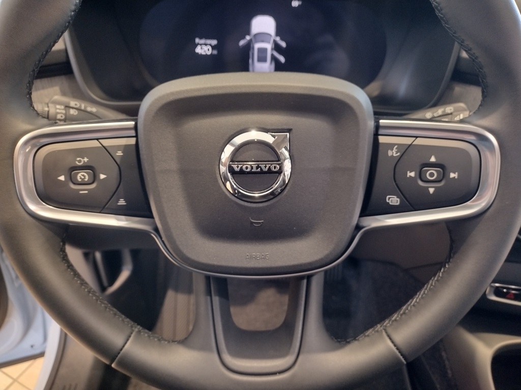 2026 VOLVO XC40 - Image 12