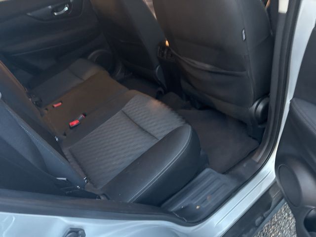 2018 Nissan Rogue SV photo 11