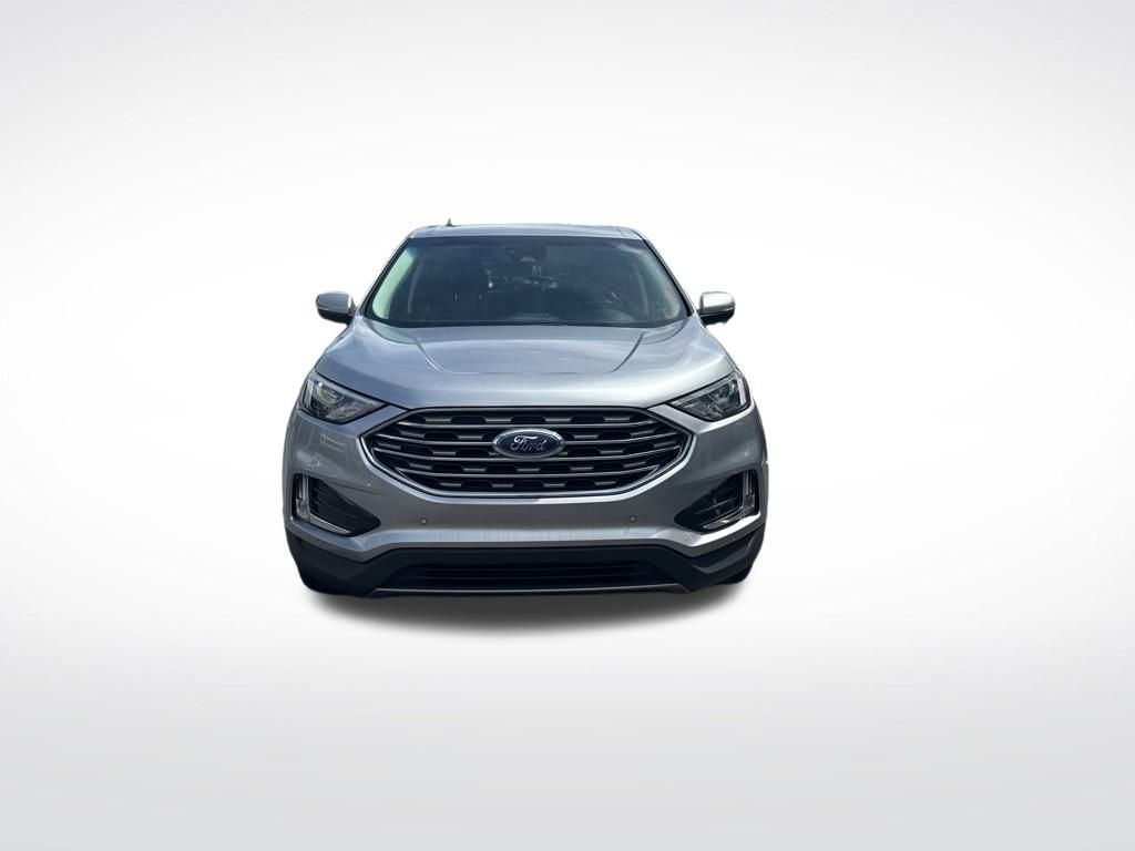 2022 Ford Edge Titanium photo 2
