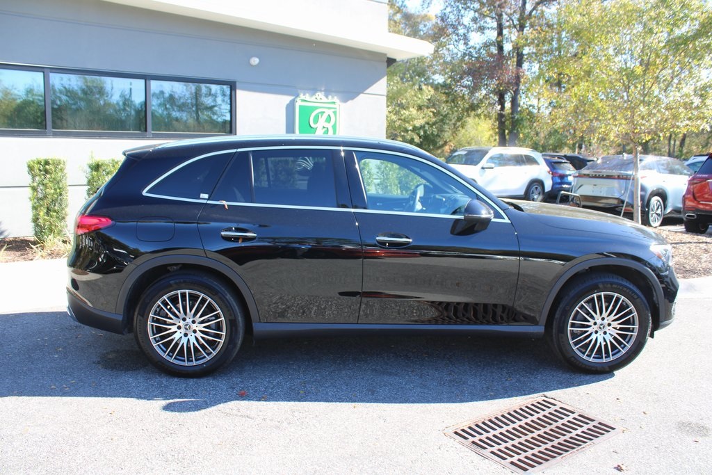 2025 Mercedes Benz GLC 300 photo 2