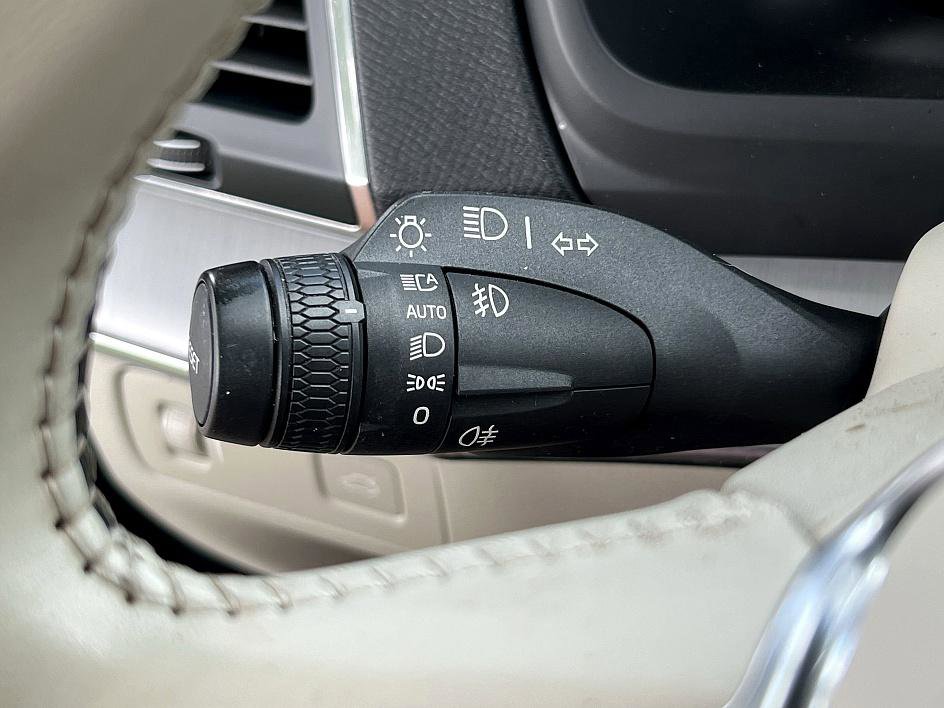 2022 Volvo XC90 Momentum AWD photo 15