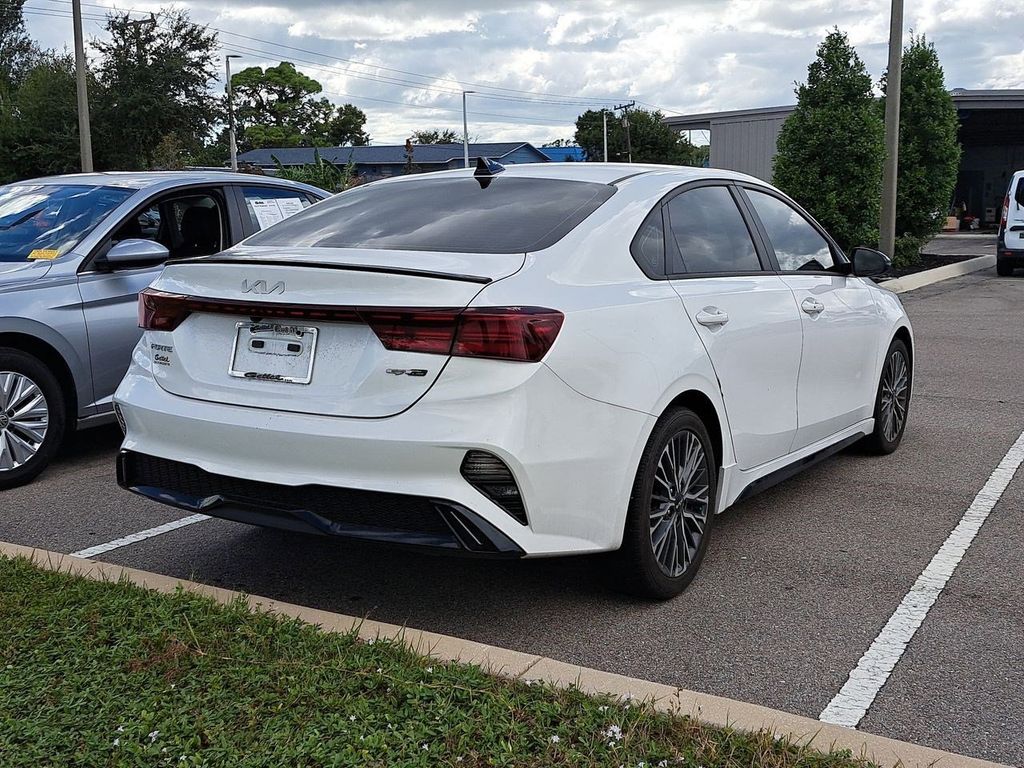 2024 Kia Forte GT-Line photo 4