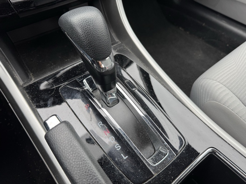 2017 Honda Accord LX photo 18