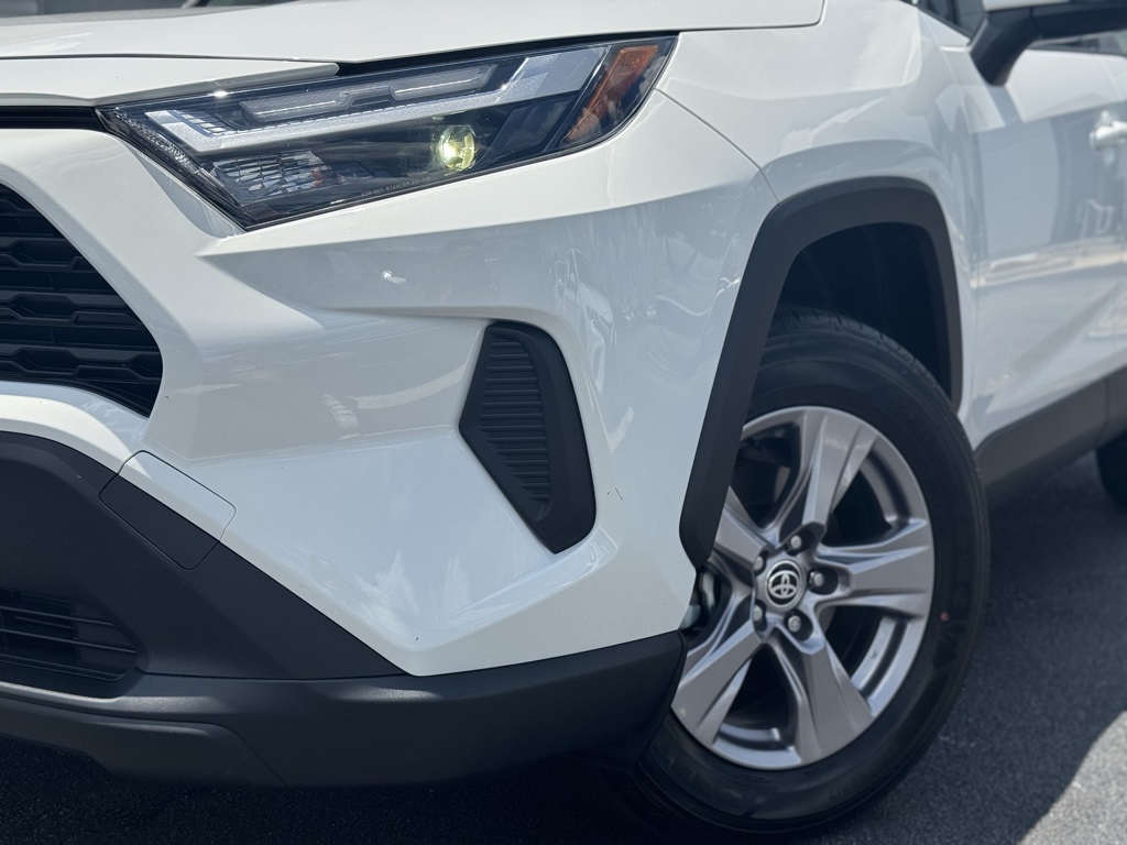 2025 Toyota RAV4 Hybrid XLE photo 3