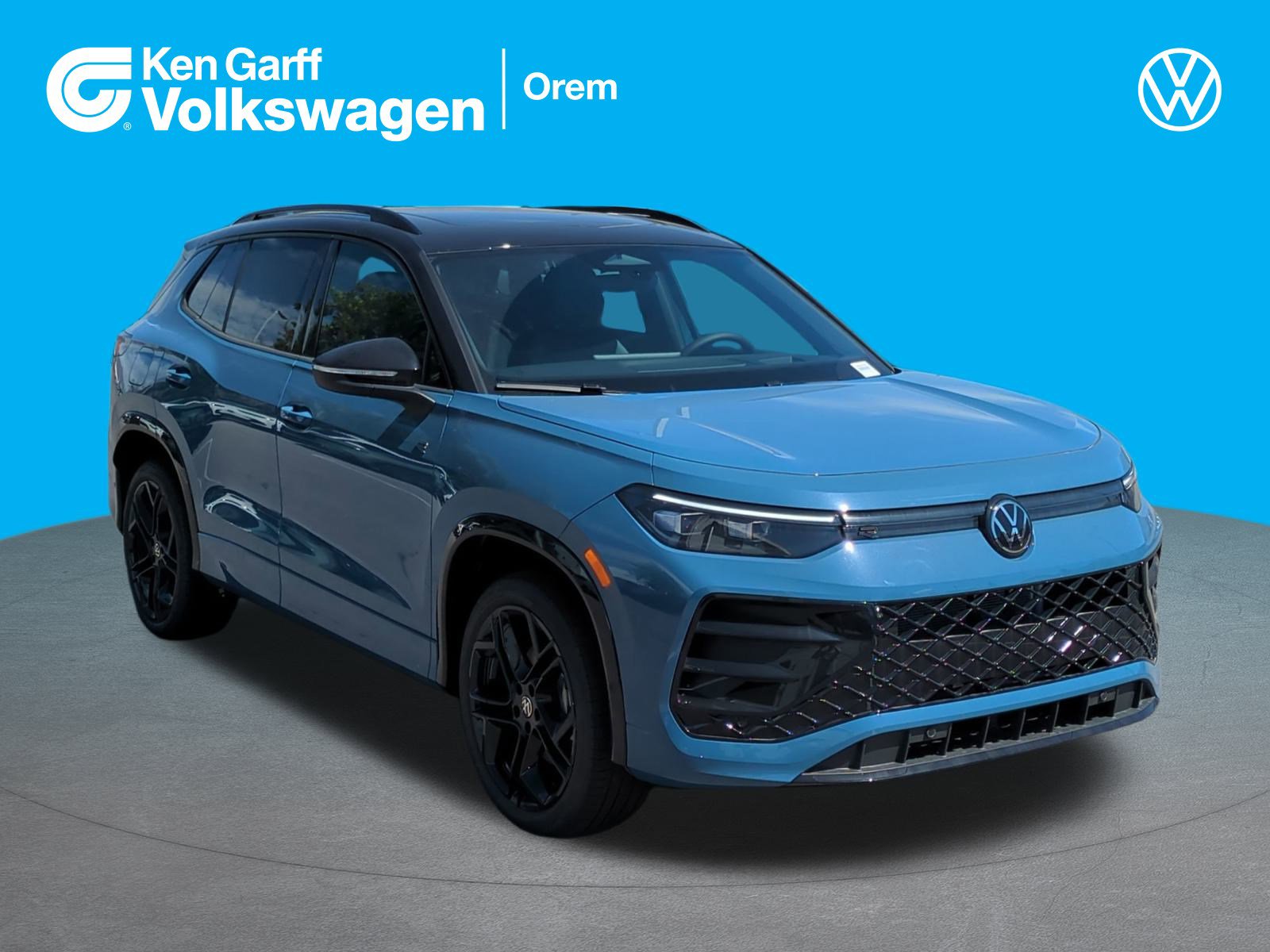 2025 Volkswagen Tiguan SE R-LINE BLACK's photo