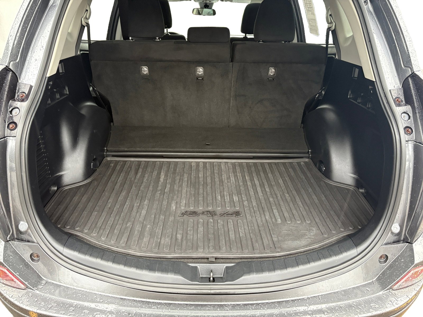 2018 Toyota RAV4 Hybrid XLE photo 32