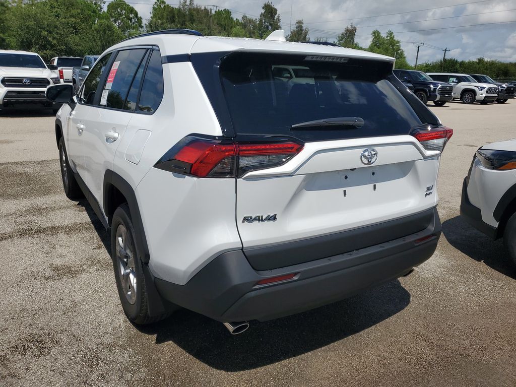 2025 Toyota RAV4 Hybrid XLE photo 7