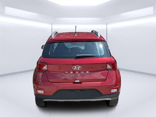 2025 Hyundai Venue SEL photo 4