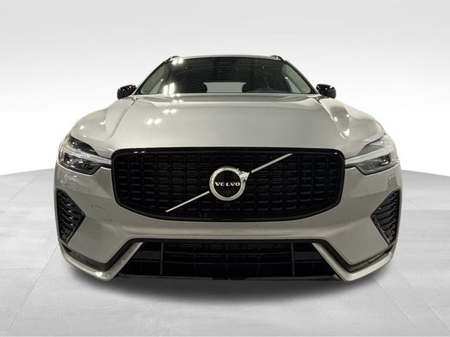2023 Volvo XC60 B5 Plus photo 2