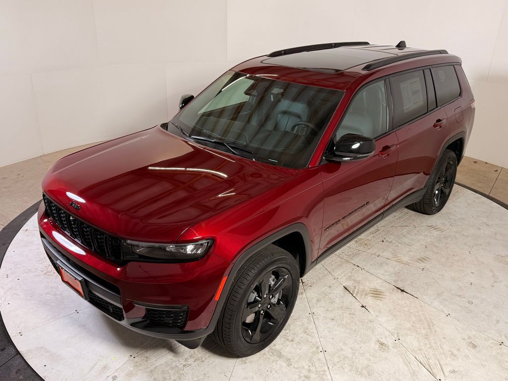 2025 Jeep Grand Cherokee Limited photo 3