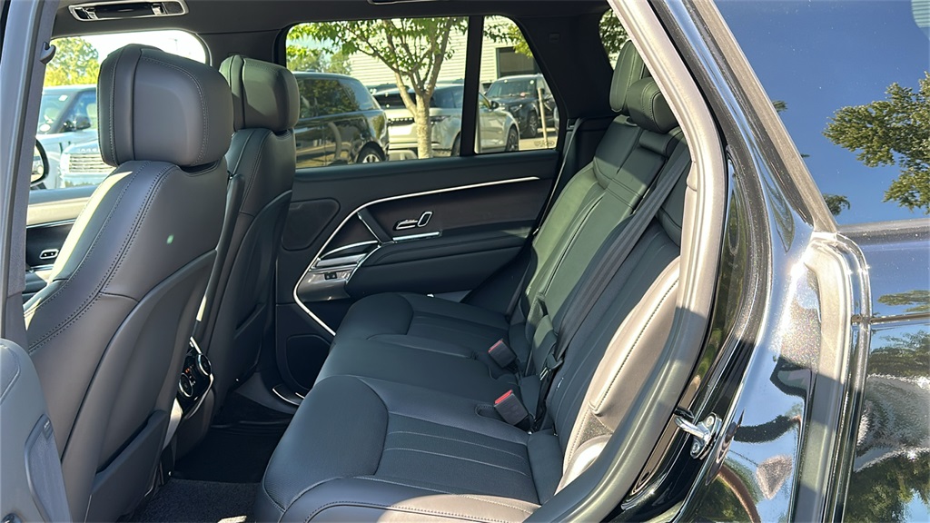 2025 Land Rover Range Rover SE photo 20