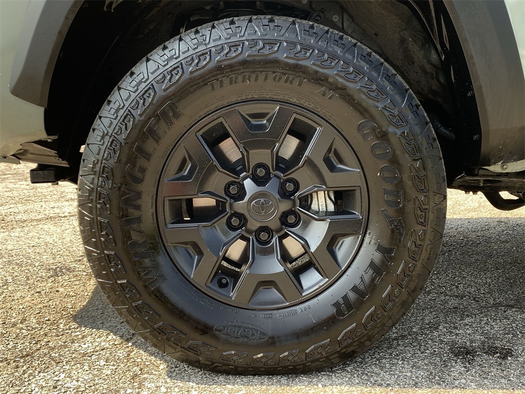 2023 Toyota Tacoma TRD Off-Road photo 3
